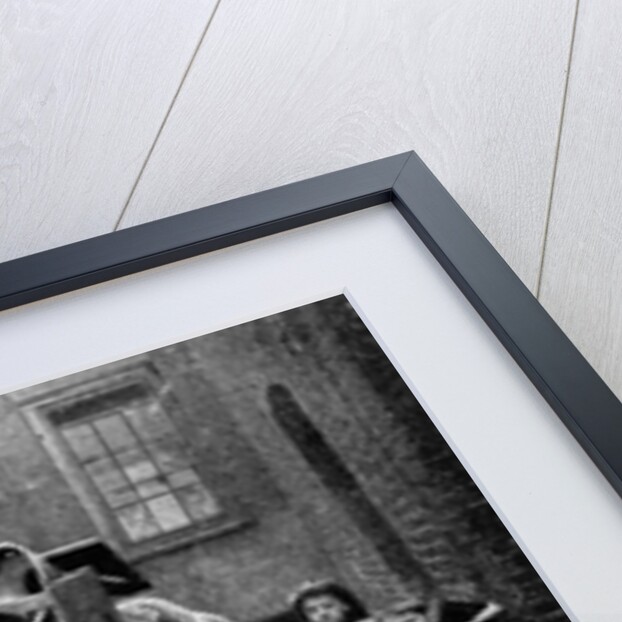 A 'Move' in Slumopolis by English Photographer