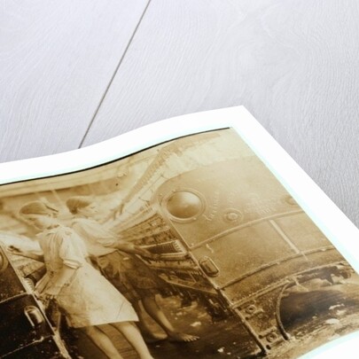 Elsie and Sadie working at Yazoo City Yarn Mills, Mississippi said they were 13 years old, 1911 by Lewis Wickes Hine