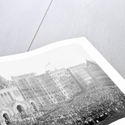 Boston, Mass., London Honorables entering Trinity Church by Anonymous