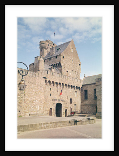 The Grand Donjon, built in 1424 by French School
