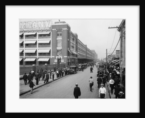 Four o'clock shift, Ford Motor Company, Detroit, 1910-20 by Detroit Publishing Co.