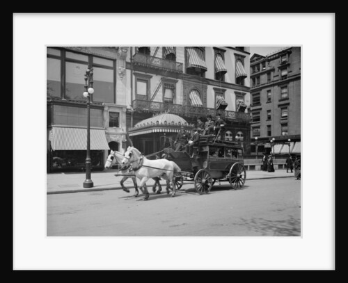 A 5th Ave stage, New York, N.Y., c.1900-10 by Detroit Publishing Co.