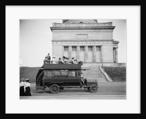 Rubber-neck auto, Riverside Drive, New York, N.Y., 1900 by Detroit Publishing Co.