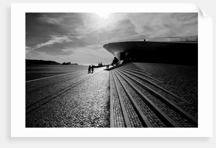 Sun by the Tejo, 2018 by Guilherme Pontes