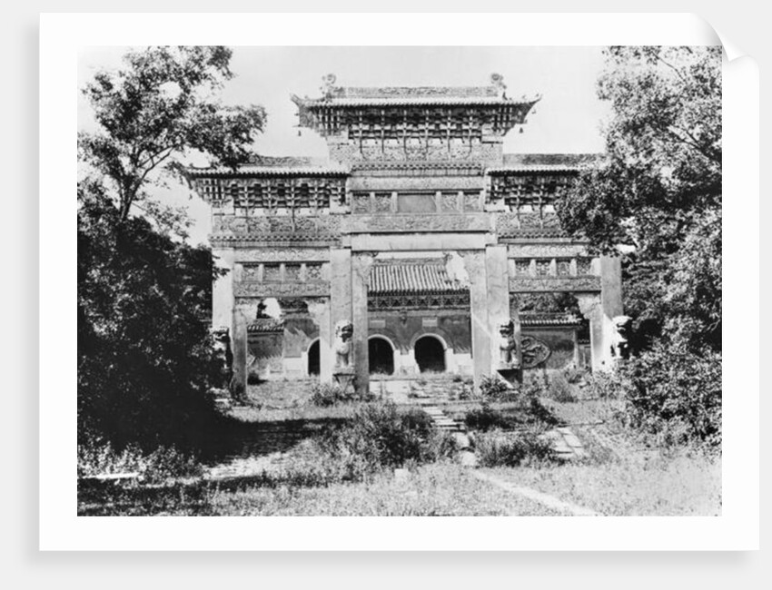 Tomb of the Emperor Qing Taizong and the sacred path at Moukden, China by Valerian Gribayedoff