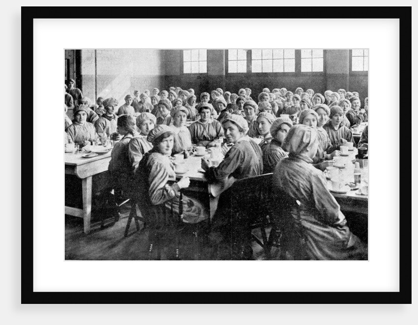 Munitions workers in the canteen, 1918 by English Photographer