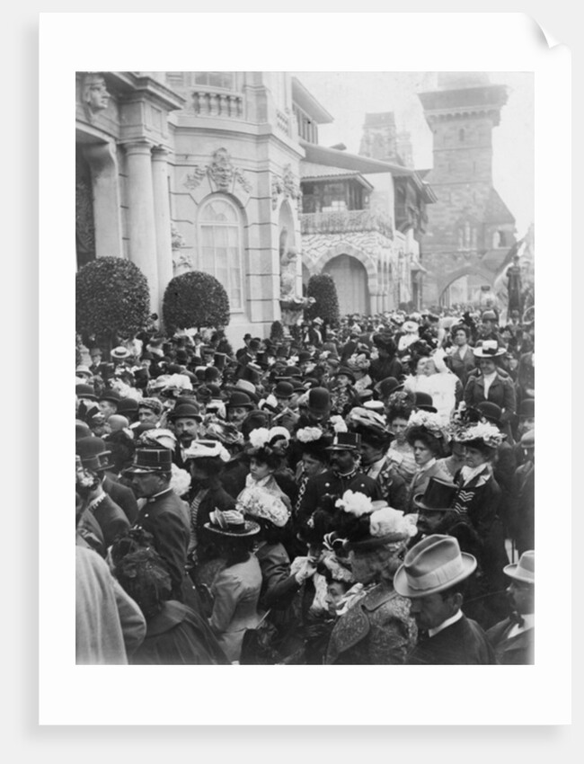 Great Crowds, Dedication of U.S. Building May, 1900 by Anonymous