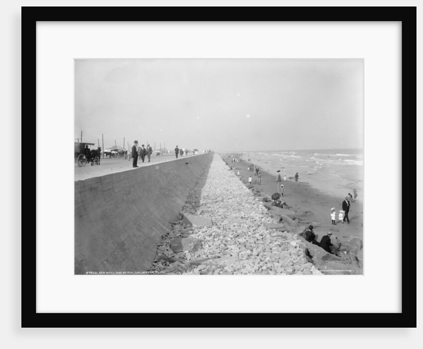 Seawall and beach, Galveston, Texas, 1910-20 by Detroit Publishing Co.