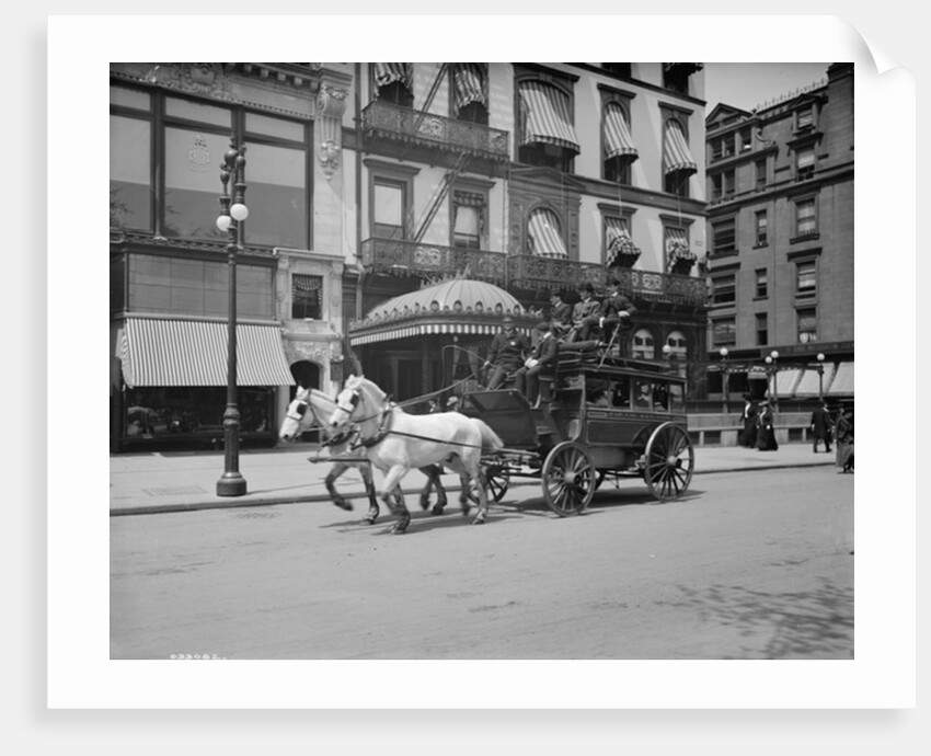 A 5th Ave stage, New York, N.Y., c.1900-10 by Detroit Publishing Co.