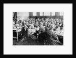 Munitions workers in the canteen, 1918 by English Photographer