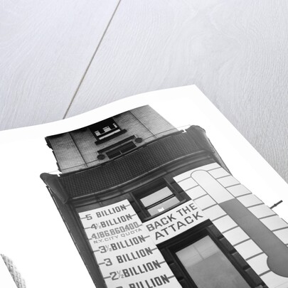 Ew york city times square thermometer sign showing results of war loan drive by Anonymous