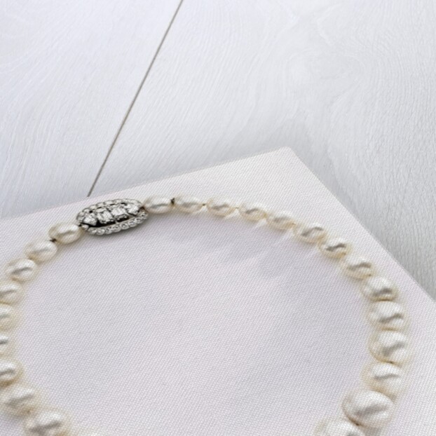 Choker-length pearl necklace by Anonymous
