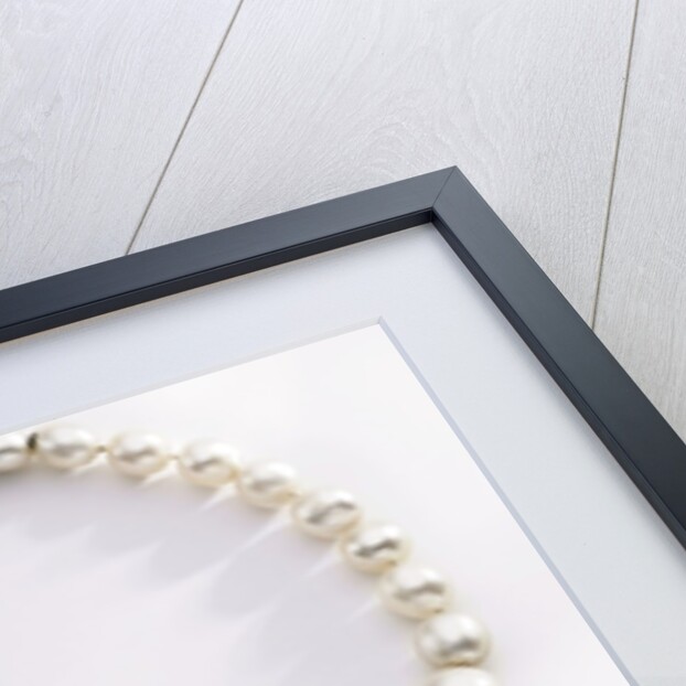 Choker-length pearl necklace by Anonymous