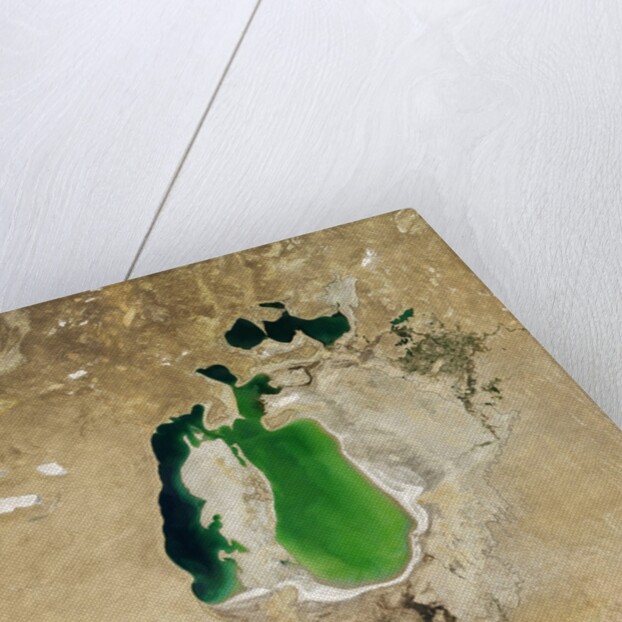 Satellite view of the Aral Sea in 2001, with the 1960 shoreline super-imposed by Anonymous