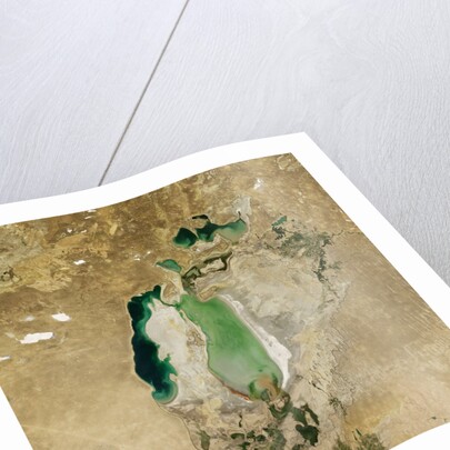 Satellite view of the Aral Sea in 2005, with the 1960 shoreline super-imposed by Anonymous