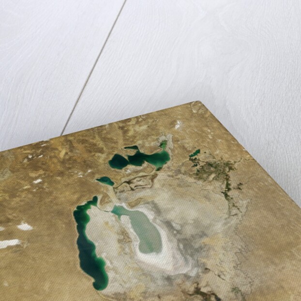 Satellite view of the Aral Sea in 2008, with the 1960 shoreline super-imposed by Anonymous
