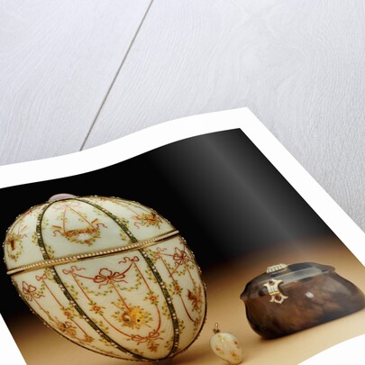 Faberge Kelch Bonbonniere egg pictured with its surprises by Anonymous