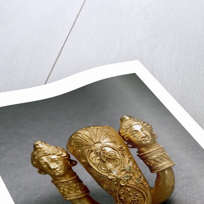 Helix earring with female two-fronted protomes, end 4th-beginnin by Anonymous
