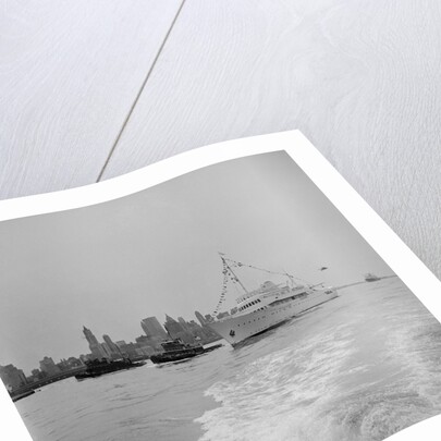 View of Christina Arriving with Winston Churchill and Aristotle Onassis by Anonymous