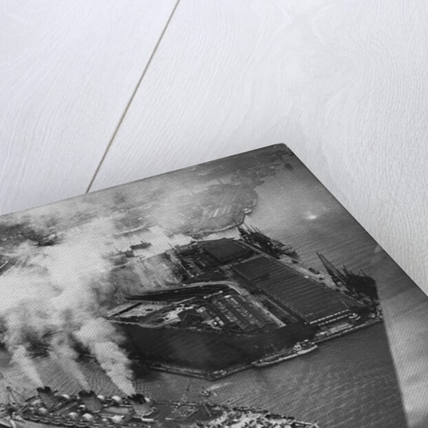 Liner Queen Mary at Southampton by Anonymous
