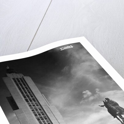 Edif Loteria Nacional Y Monumento A Carlos IV, Mexico by Anonymous