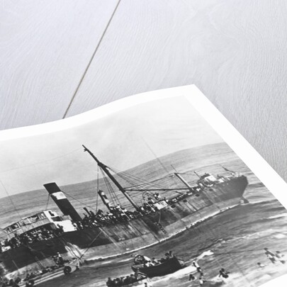 700 Jewish Refugees Reach Journeys End. by Anonymous