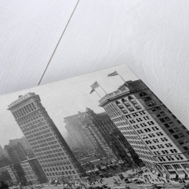 Flatiron Building, 1916 by Anonymous