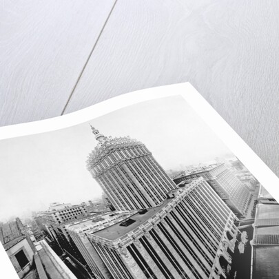 The Grand Central Building in Manhattan by Anonymous