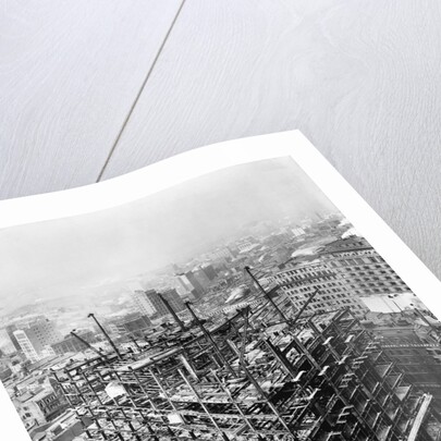 Construction of the Woolworth Building, New York by Anonymous