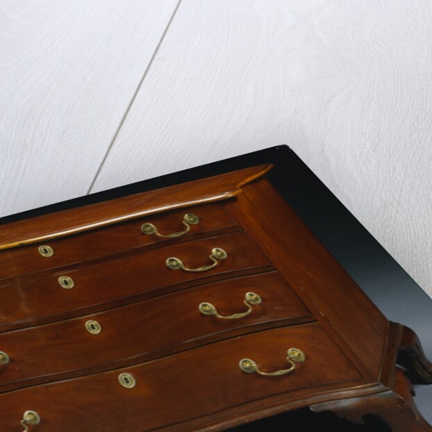 New England Chippendale Mahogany Serpentine-Front Chest-of-Drawers by Anonymous