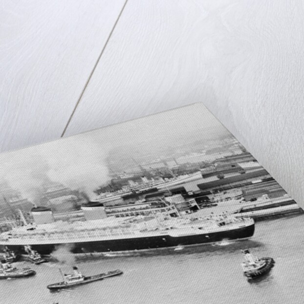 SS United States Entering Southampton Harbor by Anonymous