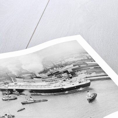 SS United States Entering Southampton Harbor by Anonymous