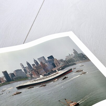 Queen Elizabeth 2 Sailing out of New York Harbor by Anonymous