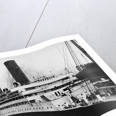 Caronia Arriving at the Dock by Anonymous