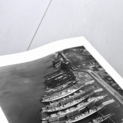 Oceanliners in New York City by Anonymous