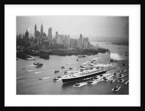 SS United States Arrives in Manhattan by Anonymous