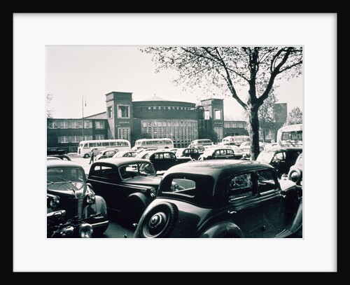 D / Duesseldorf: Historic picture of the Rheinterrasse building with parking cars by Anonymous