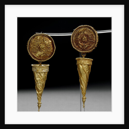 Pair of disc earrings with conical pendant, end 4th-beginning 3r by Anonymous