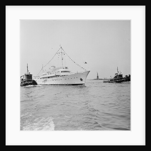 View of Christina Arriving with Winston Churchill and Aristotle Onassis by Anonymous