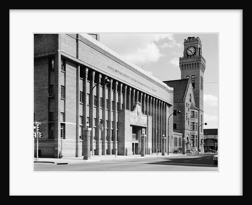 Facade of the Woodbury County Court House by Anonymous