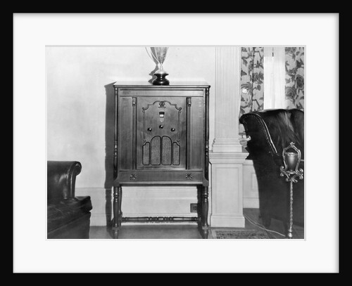 General Electric Battery Console Radio Receiver by Anonymous