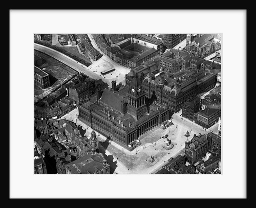 Leeds Town Hall by Anonymous