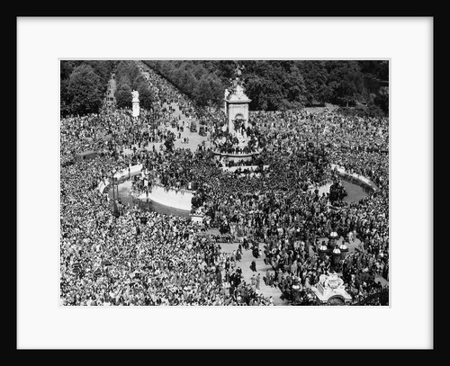 VE Day Revelers Outside Buckingham Palace by Anonymous