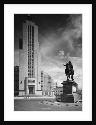 Edif Loteria Nacional Y Monumento A Carlos IV, Mexico by Anonymous