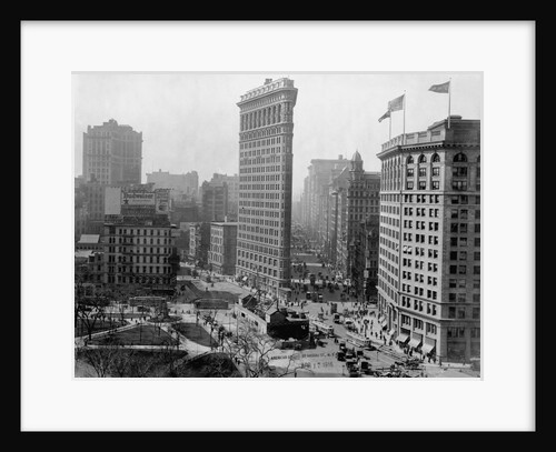 Flatiron Building, 1916 by Anonymous