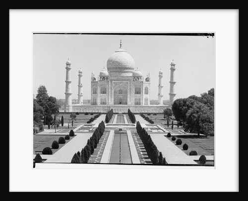 Front View of Taj Mahal in India by Anonymous