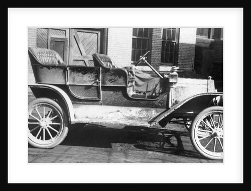 Ford's Model T by Anonymous