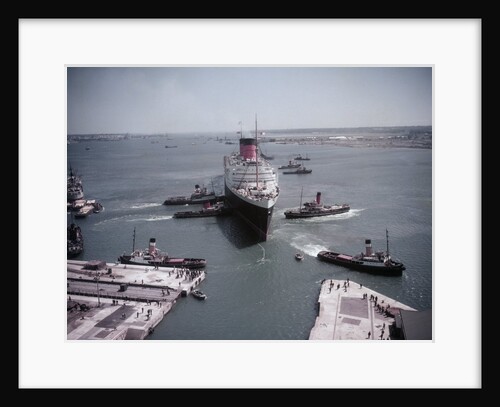 Queen Elizabeth in Southampton Harbor by Anonymous