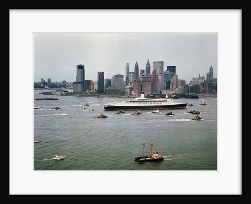 Queen Elizabeth 2 Sailing out of New York Harbor by Anonymous