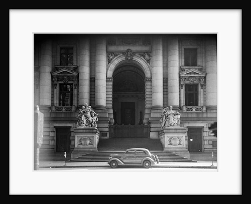 Facade of U.S. Custom House by Anonymous